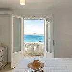Apricot And Sea Luxury 米科利维亚